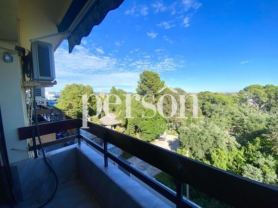 Foto 2 de Piso en venta en Ayuntamiento - El Salvador de 3 habitaciones con balcón y aire acondicionado