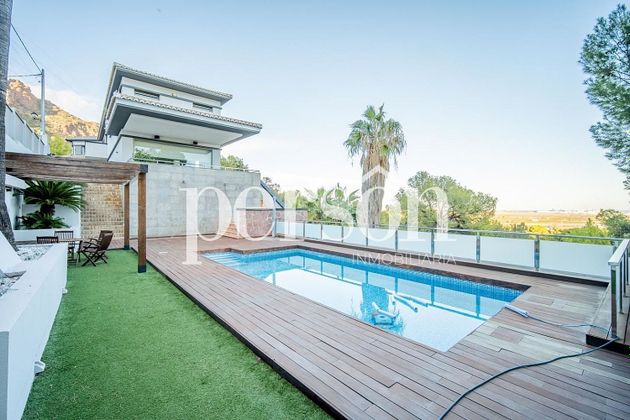 Foto 2 de Chalet en venta en Centro - El Castillo de 4 habitaciones con terraza y piscina
