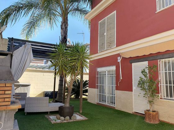 Foto 2 de Xalet en venda a Palomares del Río de 5 habitacions amb piscina i jardí