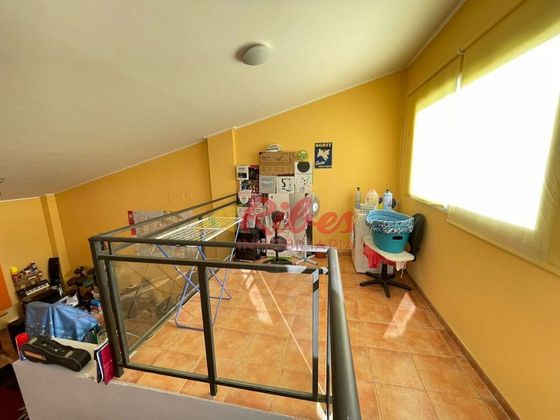 Foto 2 de Casa adossada en venda a calle Alzira de 3 habitacions amb terrassa i garatge