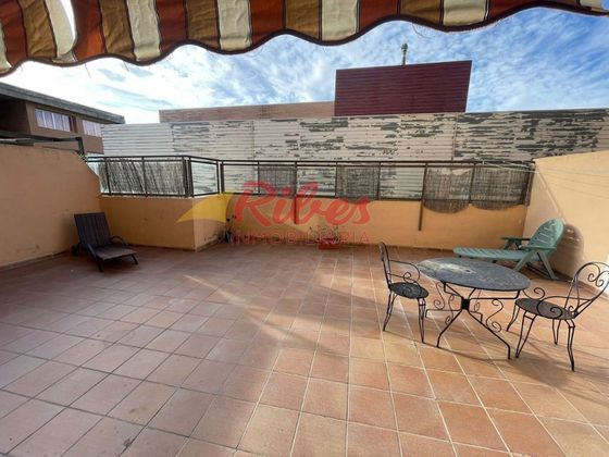 Foto 1 de Venta de piso en calle Ausiàs March de 2 habitaciones con terraza y aire acondicionado