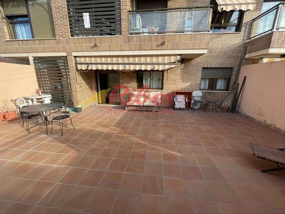 Foto 2 de Venta de piso en calle Ausiàs March de 2 habitaciones con terraza y aire acondicionado