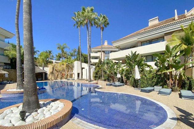 Foto 1 de Pis en lloguer a Los Monteros - Bahía de Marbella de 3 habitacions amb terrassa i piscina