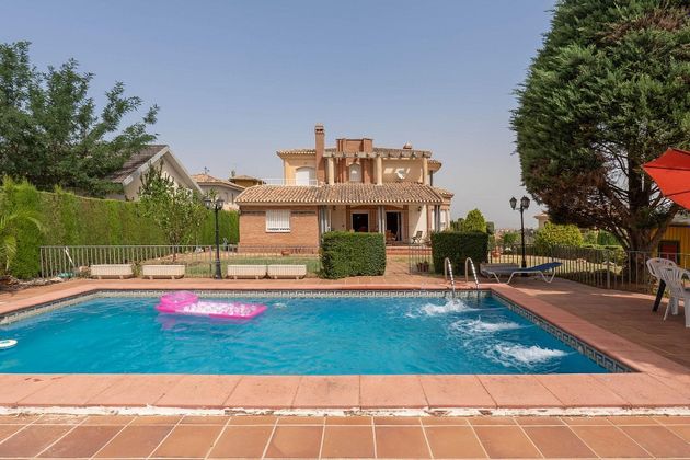 Foto 1 de Xalet en venda a Otura de 5 habitacions amb terrassa i piscina
