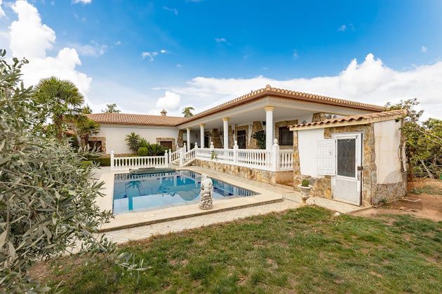 Foto 1 de Chalet en venta en Escúzar de 3 habitaciones con terraza y piscina