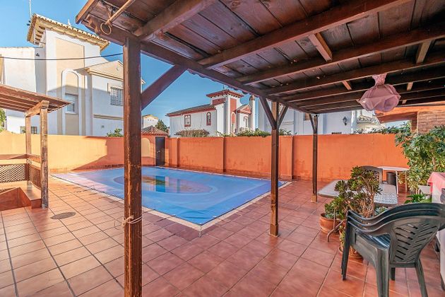 Foto 1 de Venta de chalet en Gójar de 5 habitaciones con terraza y piscina