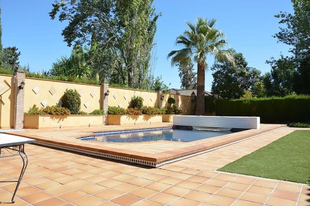 Foto 2 de Xalet en venda a Ogíjares de 4 habitacions amb piscina i jardí