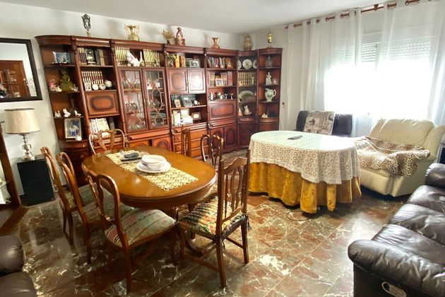 Foto 1 de Casa en venta en Maracena de 5 habitaciones con jardín y aire acondicionado