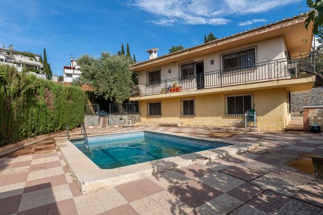 Foto 2 de Chalet en venta en Huétor Vega de 3 habitaciones con terraza y piscina
