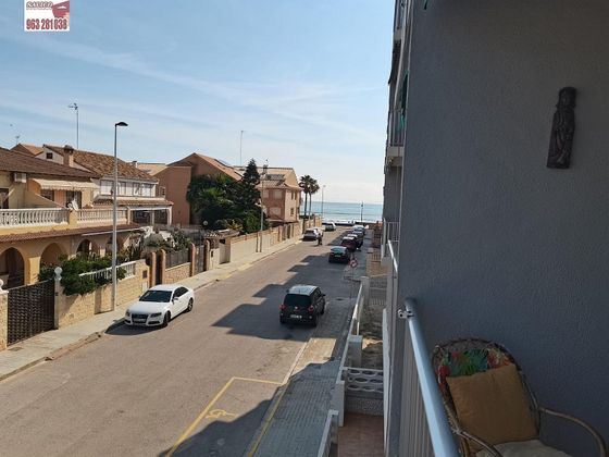 Foto 1 de Venta de piso en El Perelló - Les Palmeres - Mareny de Barraquetes de 2 habitaciones con terraza y garaje