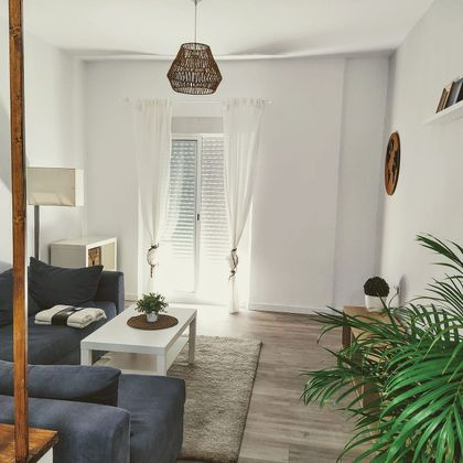 Foto 1 de Venta de piso en calle Santa Úrsula de 3 habitaciones con jardín y muebles