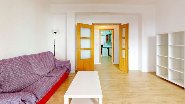 Foto 2 de Alquiler de piso en Juan Carlos I de 3 habitaciones con jardín y muebles