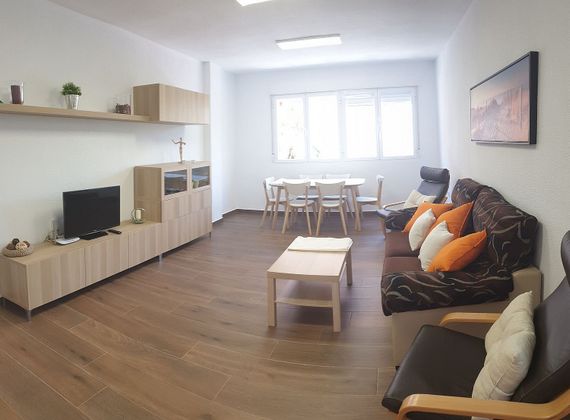 Foto 1 de Alquiler de piso en Centro - Murcia de 3 habitaciones con jardín y muebles