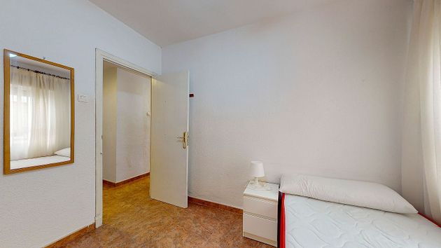 Foto 2 de Alquiler de piso en Juan Carlos I de 4 habitaciones con jardín y muebles