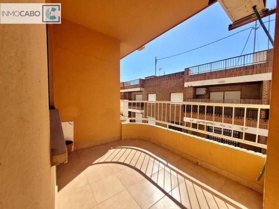 Foto 1 de Piso en venta en Centro - Alcazares, Los de 2 habitaciones con terraza y garaje