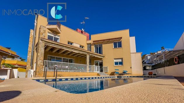 Foto 1 de Venta de chalet en calle La Isla de 3 habitaciones con terraza y piscina