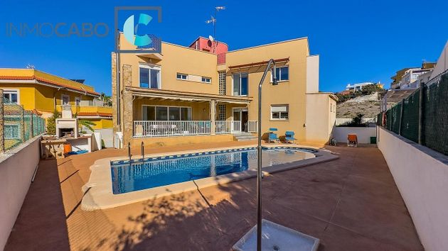 Foto 2 de Venta de chalet en calle La Isla de 3 habitaciones con terraza y piscina