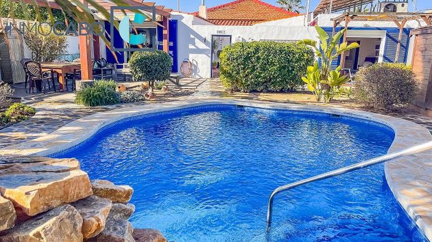 Foto 1 de Chalet en venta en calle Punta Negra de 3 habitaciones con terraza y piscina