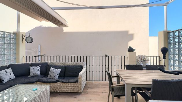 Foto 2 de Casa adossada en venda a Centro - Chiva de 4 habitacions amb terrassa i aire acondicionat