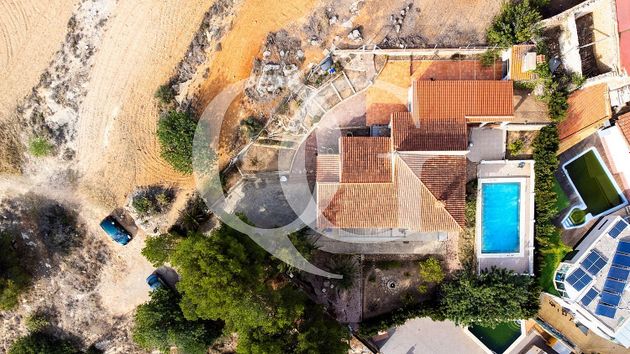 Foto 1 de Venta de chalet en Centro - Chiva de 6 habitaciones con terraza y piscina