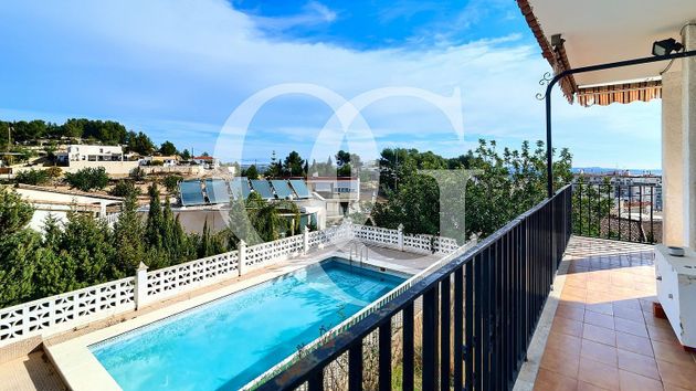 Foto 2 de Venta de chalet en Centro - Chiva de 6 habitaciones con terraza y piscina