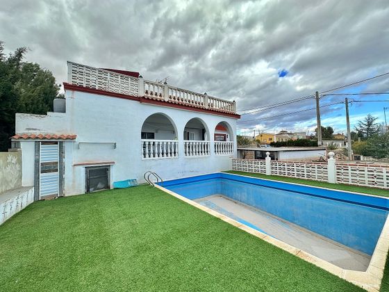 Foto 1 de Venta de chalet en Catadau de 6 habitaciones con terraza y piscina