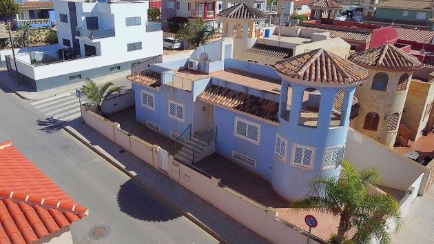Foto 1 de Chalet en venta en Los Puertos de 4 habitaciones con terraza y jardín