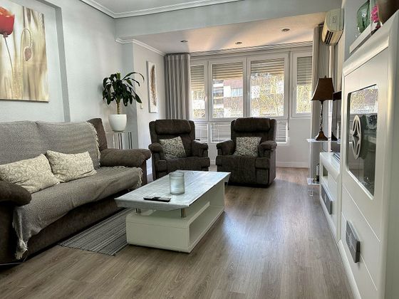 Foto 2 de Piso en alquiler en avenida Reina Victoria Eugenia de 3 habitaciones con muebles y aire acondicionado