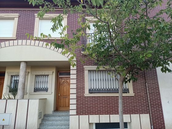 Foto 2 de Casa adossada en venda a avenida De José Sánchez Cerezo de 4 habitacions amb terrassa i garatge