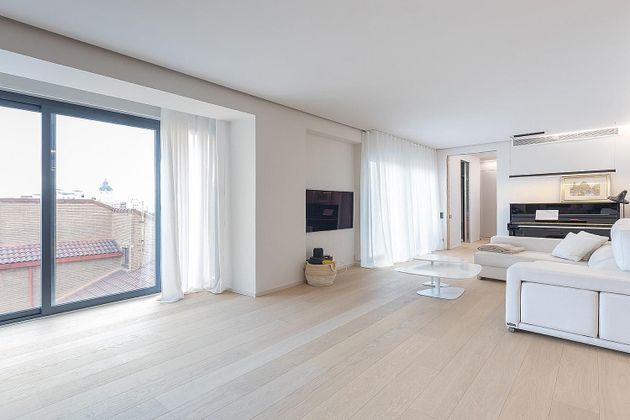 Foto 2 de Venta de piso en Centro - Murcia de 2 habitaciones con terraza y aire acondicionado