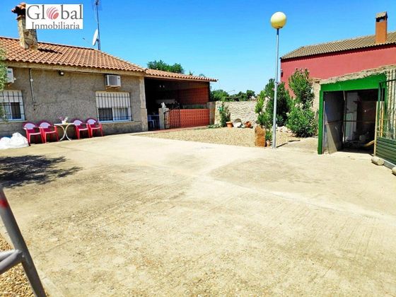 Foto 2 de Xalet en venda a Puebla de Obando de 5 habitacions amb piscina i aire acondicionat
