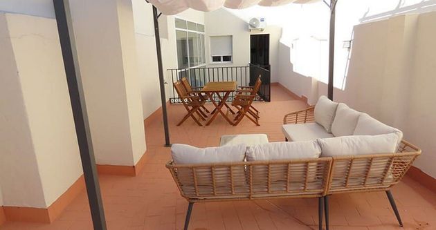 Foto 1 de Ático en alquiler en San Gil con terraza y muebles