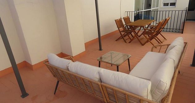 Foto 2 de Ático en alquiler en San Gil con terraza y muebles