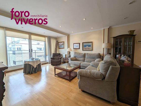 Foto 1 de Pis en lloguer a Jaume Roig de 3 habitacions amb mobles i balcó