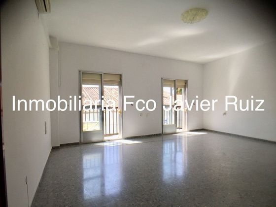 Foto 1 de Venta de piso en calle Carvajales de 5 habitaciones con terraza y balcón