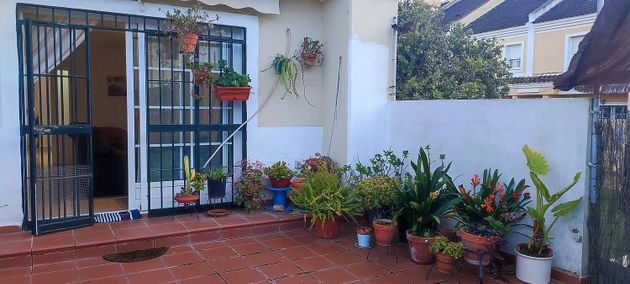 Foto 2 de Casa adosada en venta en calle Residencial Ciudad de Huelva de 3 habitaciones con terraza y piscina