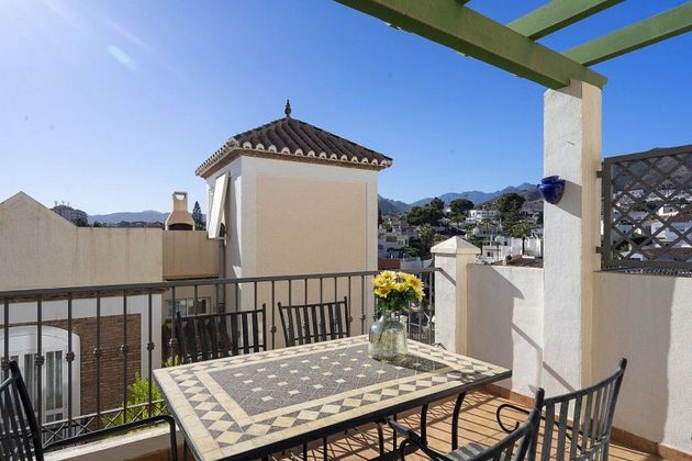 Foto 2 de Casa adossada en venda a Nueva Nerja - Burriana de 2 habitacions amb terrassa i piscina