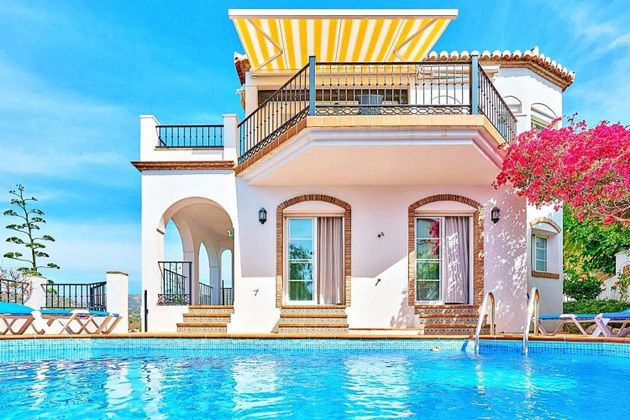 Foto 1 de Xalet en venda a Frigiliana de 4 habitacions amb terrassa i piscina