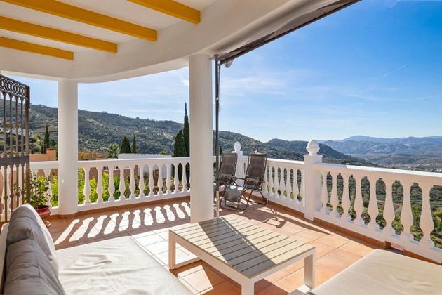 Foto 2 de Xalet en venda a Alcaucín de 3 habitacions amb terrassa i piscina
