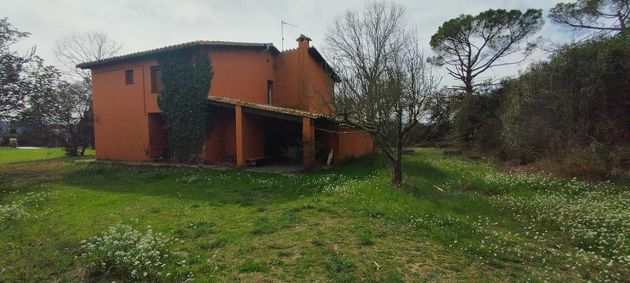Foto 2 de Chalet en venta en Forallac de 5 habitaciones con terraza y jardín