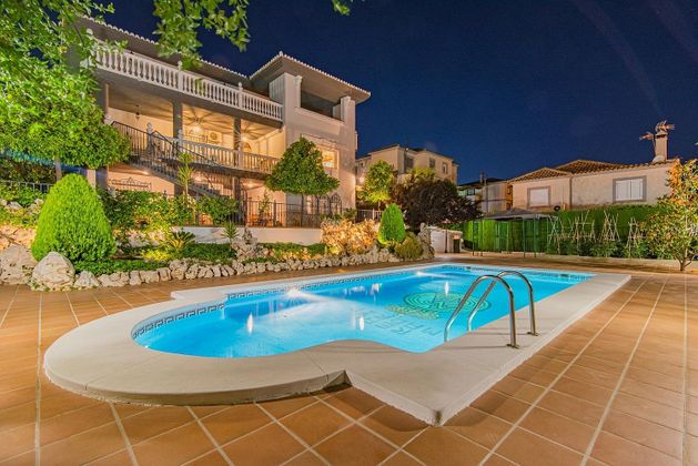 Foto 2 de Chalet en venta en Albolote de 5 habitaciones con terraza y piscina