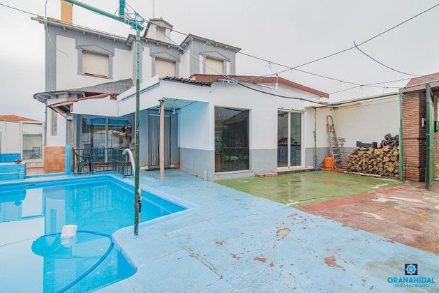 Foto 1 de Chalet en venta en Beas de Granada de 5 habitaciones con piscina y calefacción