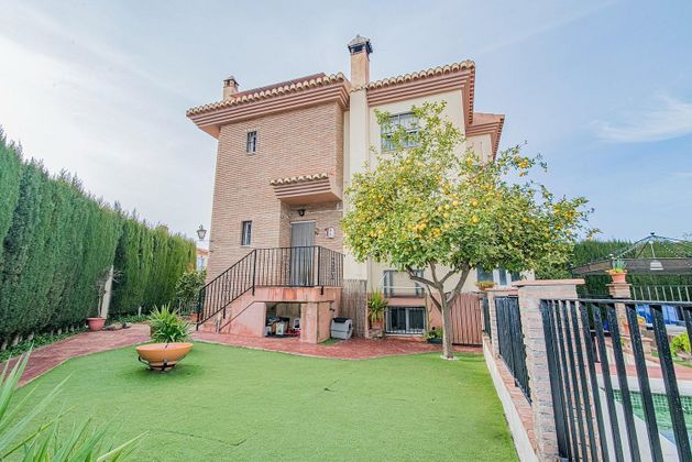 Foto 1 de Casa en venda a Alhendín de 3 habitacions amb piscina i garatge