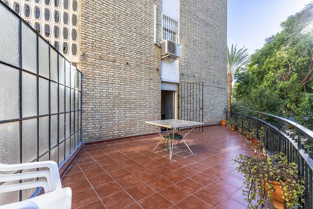 Foto 2 de Pis en venda a plaza Pintor Amalio García del Moral de 4 habitacions amb terrassa i garatge