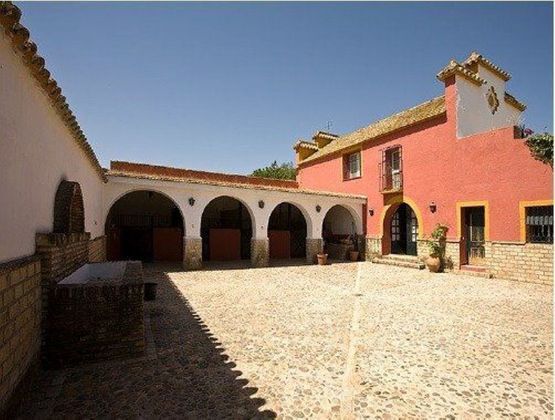 Foto 2 de Venta de chalet en Oromana de 9 habitaciones con terraza y piscina