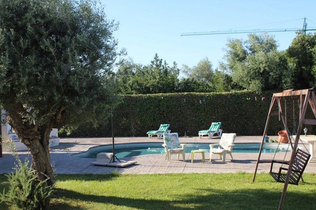 Foto 1 de Chalet en venta en Nuevo Bulevar de 4 habitaciones con piscina y jardín