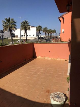 Foto 2 de Venta de casa en Guillena de 4 habitaciones con terraza y piscina