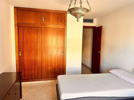 Foto 2 de Piso en venta en Fontanal - San Carlos - San José de 4 habitaciones con terraza y garaje