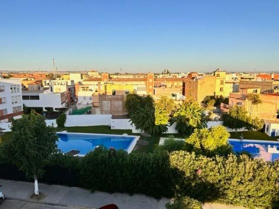 Foto 1 de Pis en venda a Algaba (La) de 2 habitacions amb terrassa i piscina