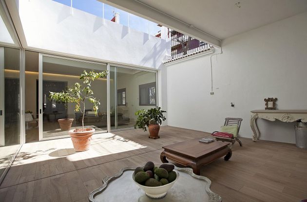 Foto 2 de Venta de casa adosada en Picanya de 5 habitaciones con terraza y aire acondicionado